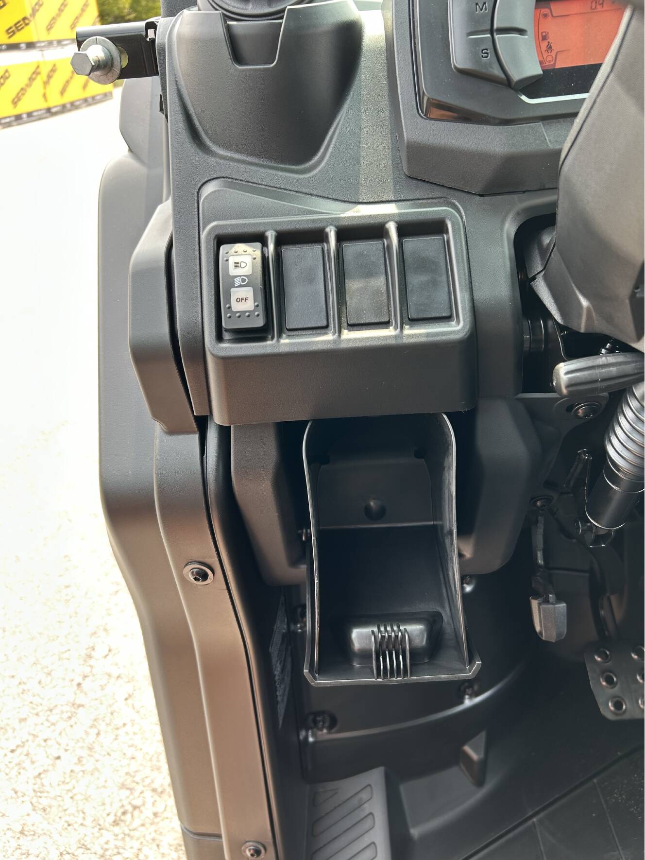 A photo of this 2026 Can-Am Defender MAX DPS CAB HD10
