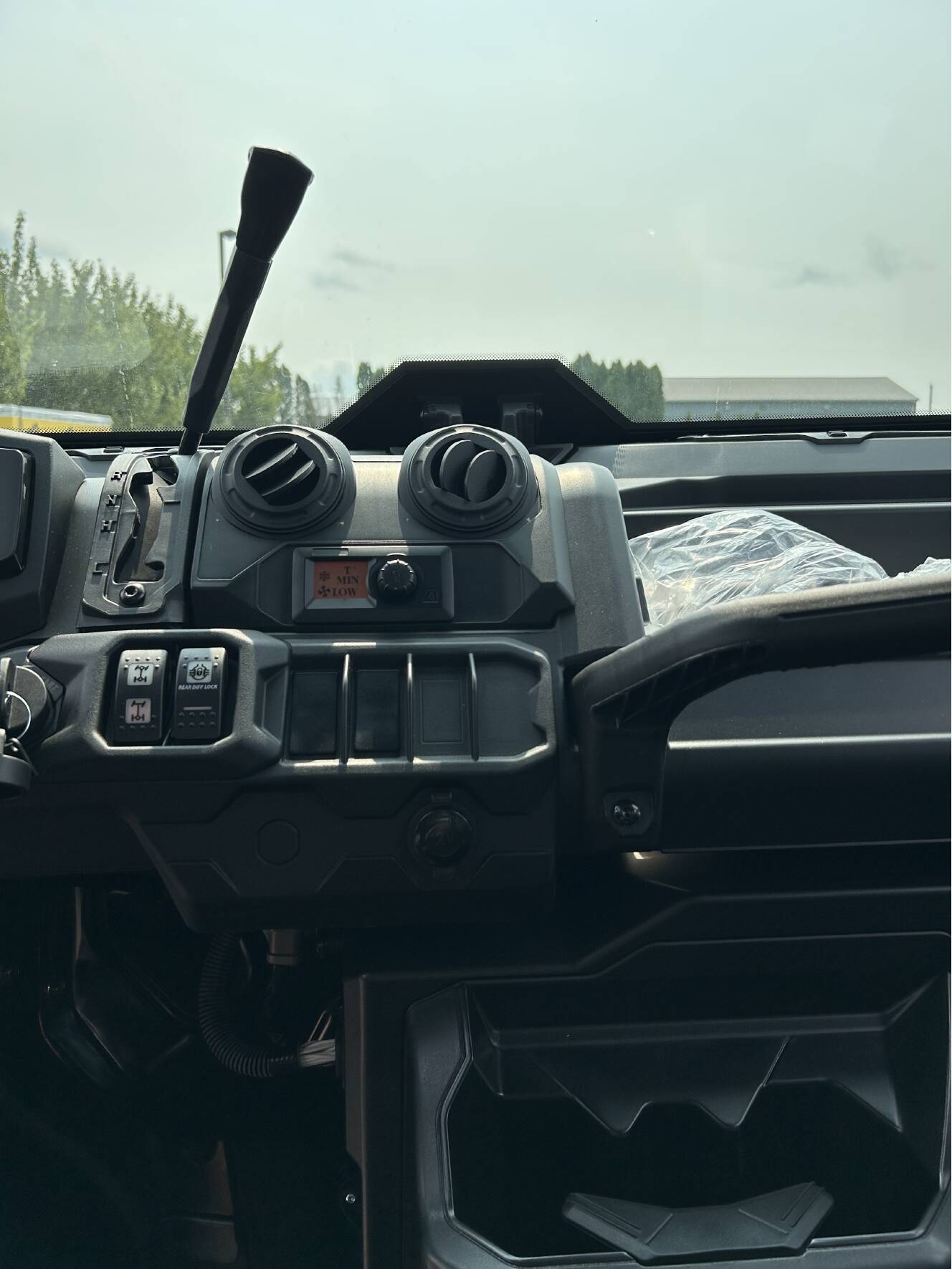 A photo of this 2026 Can-Am Defender MAX DPS CAB HD10