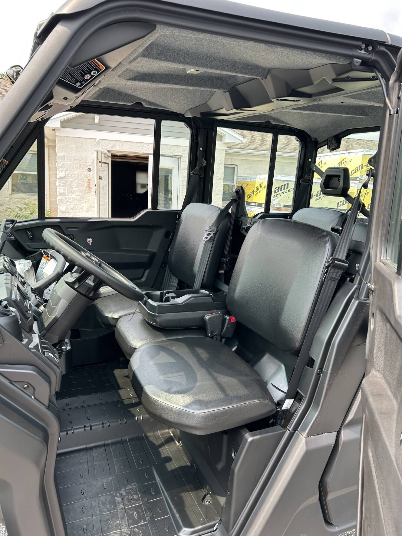 A photo of this 2026 Can-Am Defender MAX DPS CAB HD10