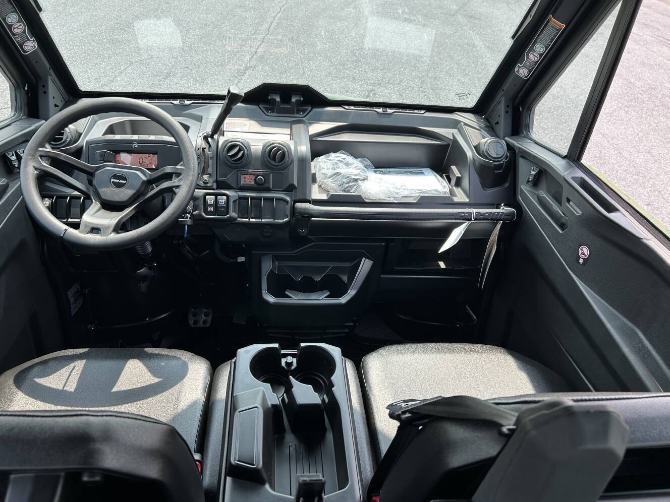 A photo of this 2026 Can-Am Defender MAX DPS CAB HD10
