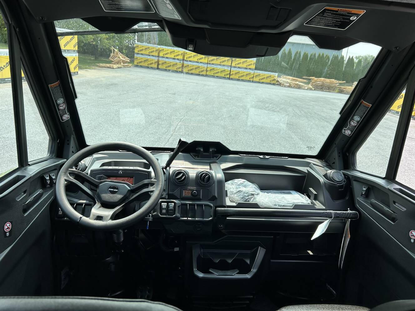 A photo of this 2026 Can-Am Defender MAX DPS CAB HD10
