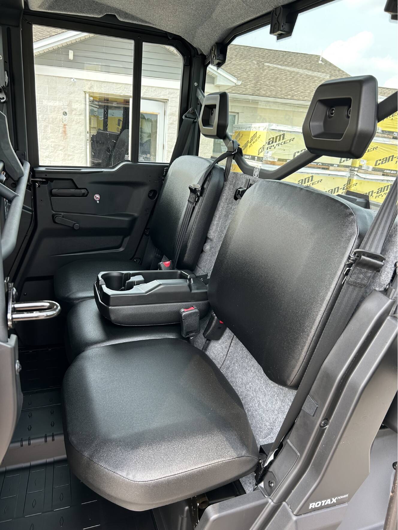 A photo of this 2026 Can-Am Defender MAX DPS CAB HD10
