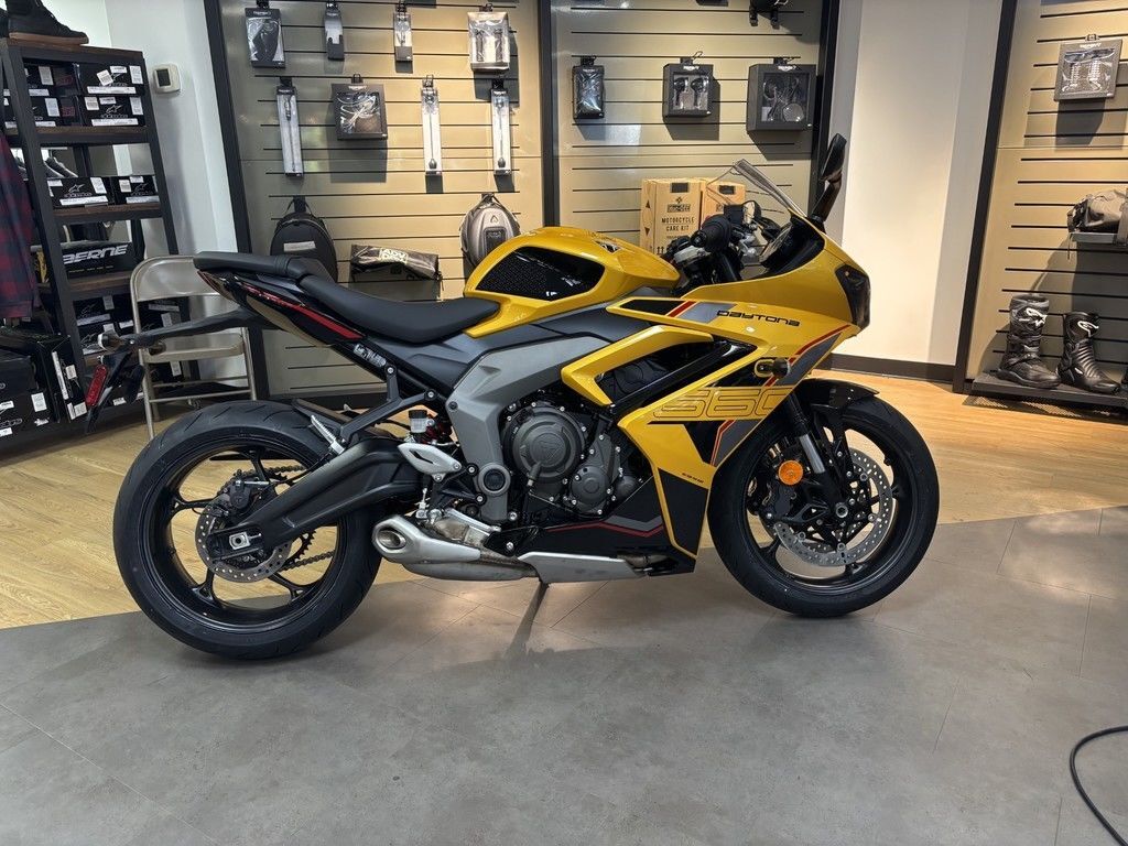 2026 Triumph Daytona 660 Cosmic Yellow / Sapphire Black 660 in Knoxville, TN