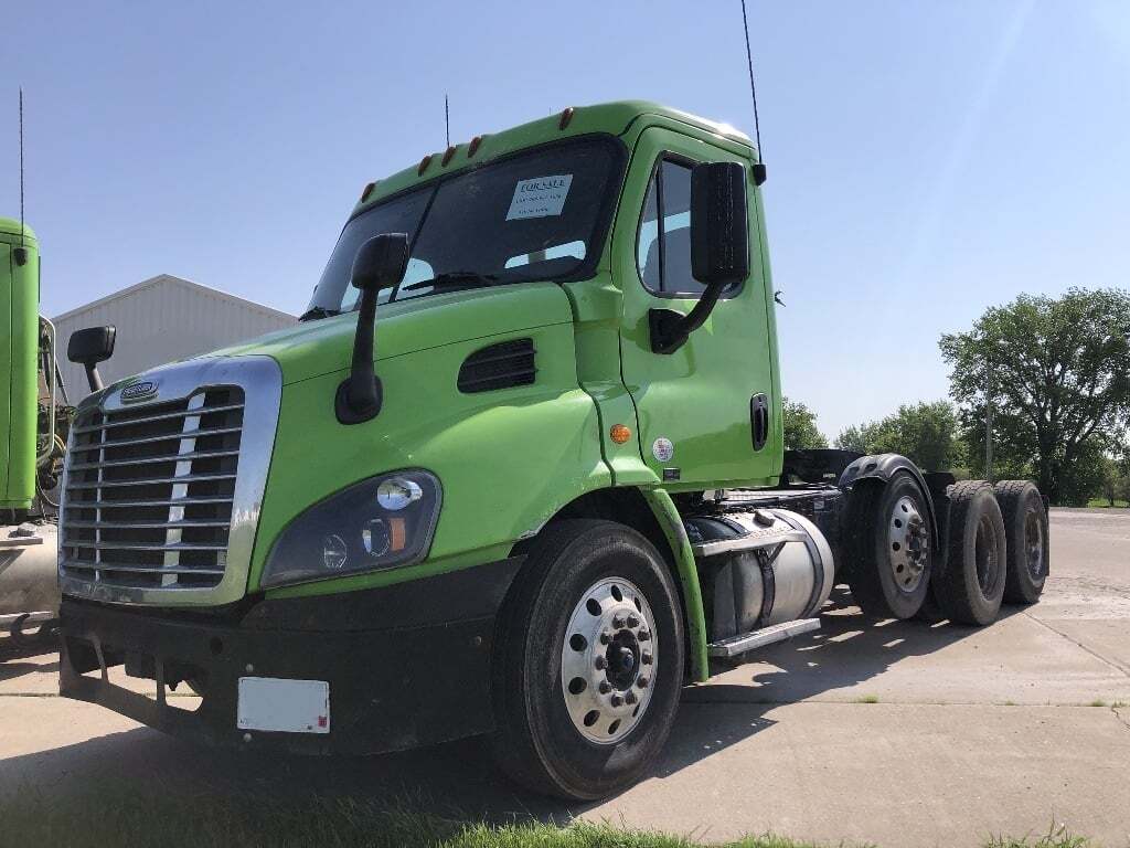 2019 FREIGHTLINER CASCADIA 113 in Bonita Springs, FL