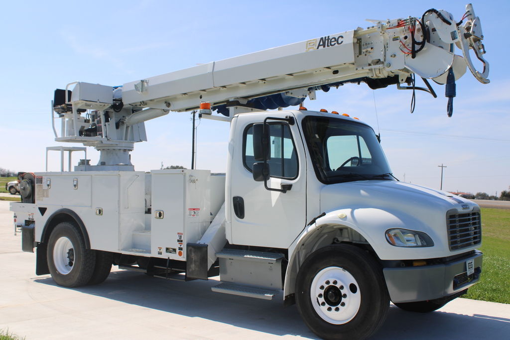2018 FREIGHTLINER M2 / Altec DM47B-TR in Bryan, TX