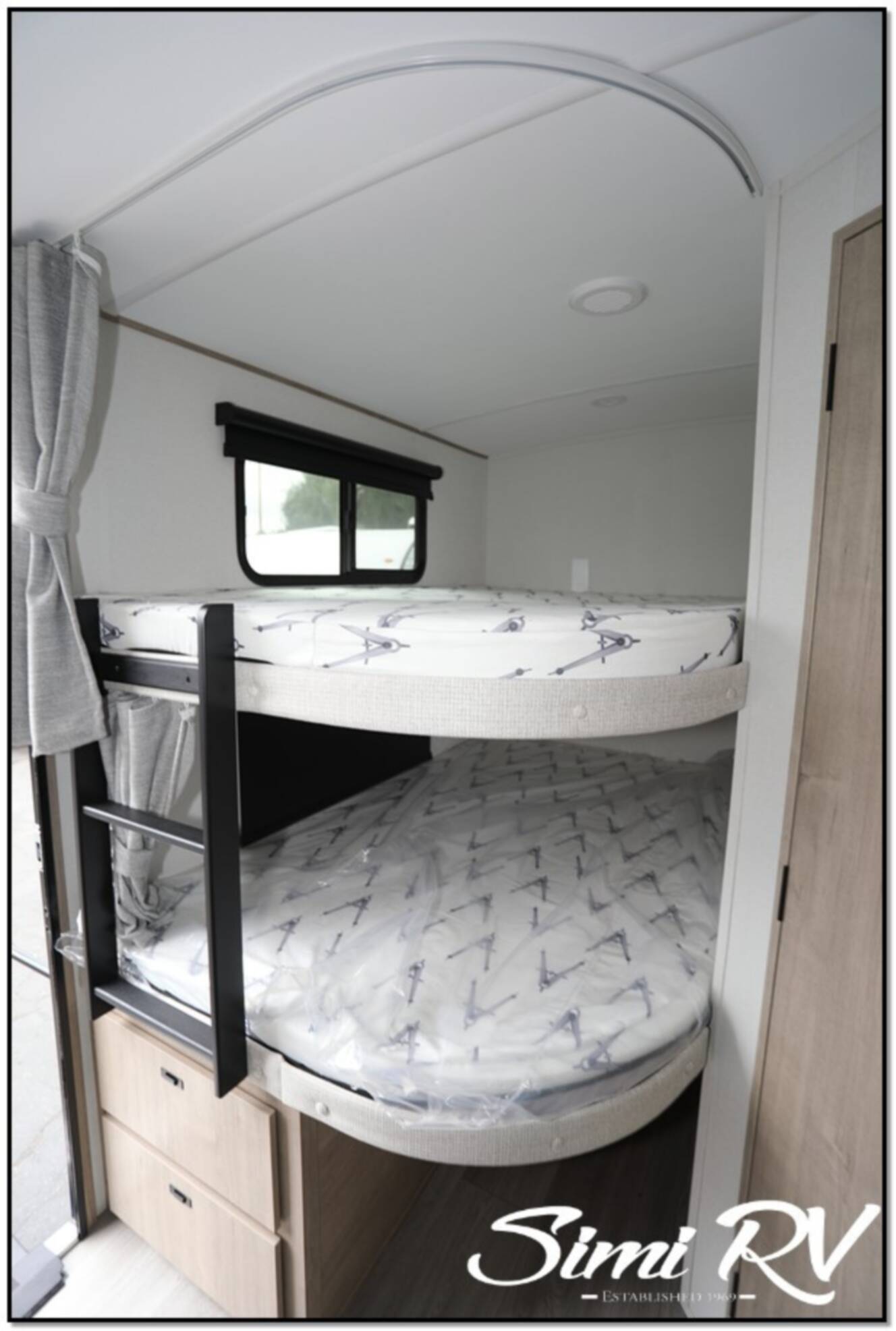 A photo of this 2026 Grand Design Imagine 2800BH