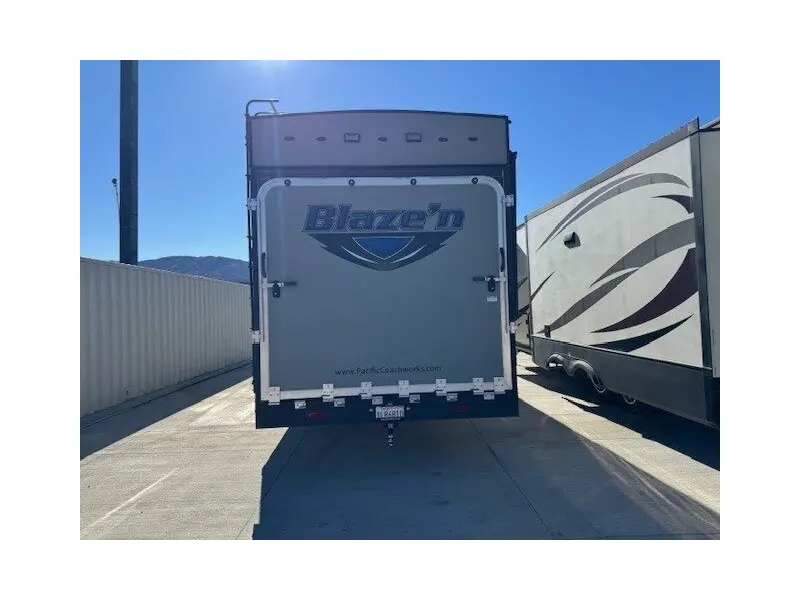 2019 PACIFIC COACHWORKS BLAZE'N F29