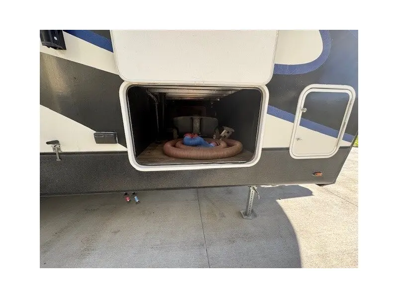 2019 PACIFIC COACHWORKS BLAZE'N F29