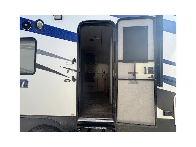 2019 PACIFIC COACHWORKS BLAZE'N F29