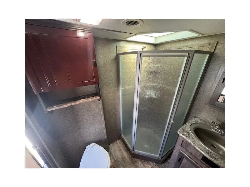 2019 PACIFIC COACHWORKS BLAZE'N F29