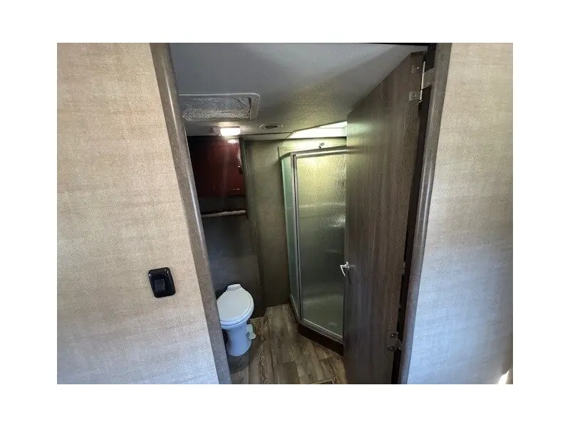 2019 PACIFIC COACHWORKS BLAZE'N F29