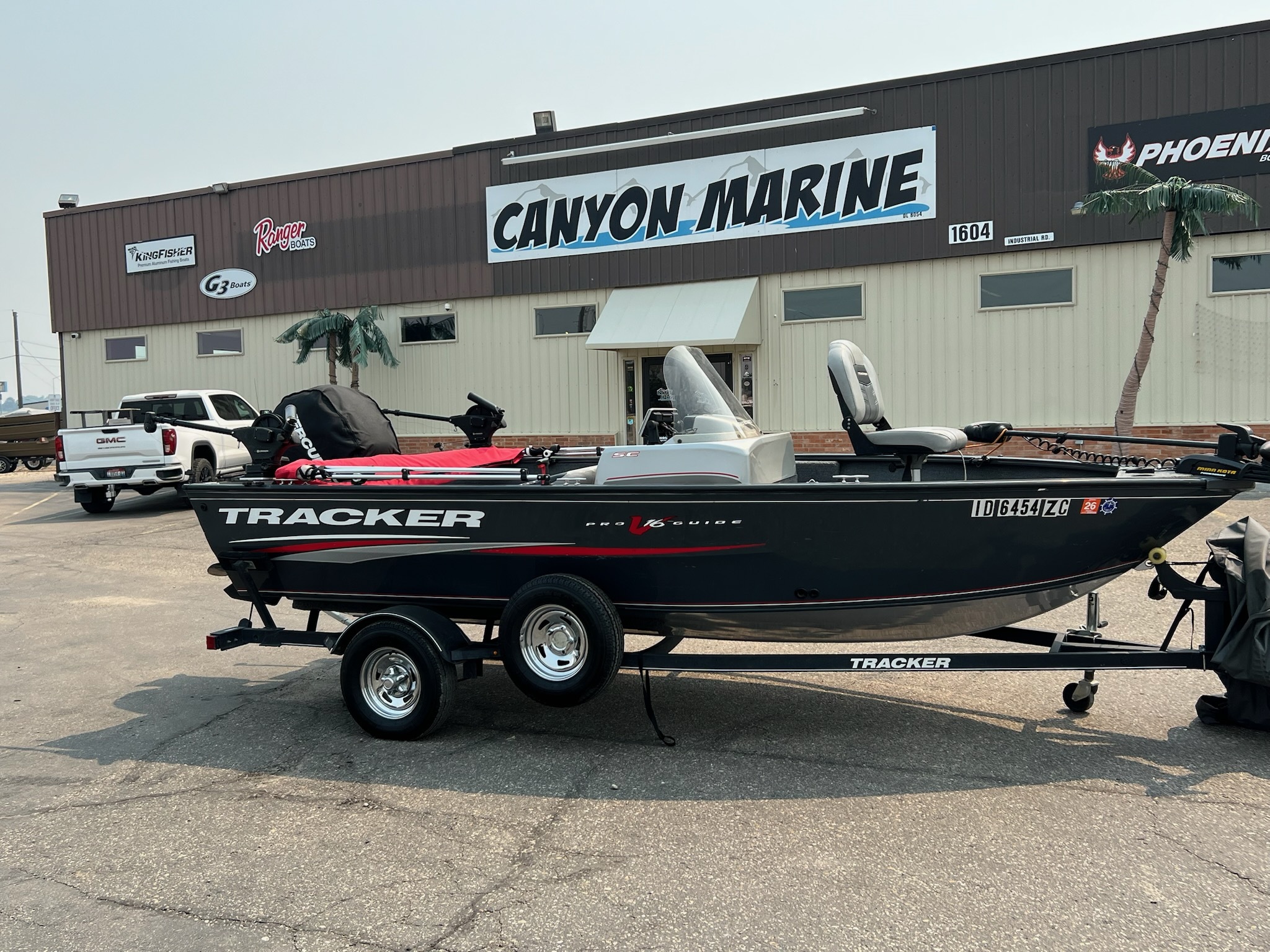 2019 Tracker Boats pro guide v16 in nampa ID