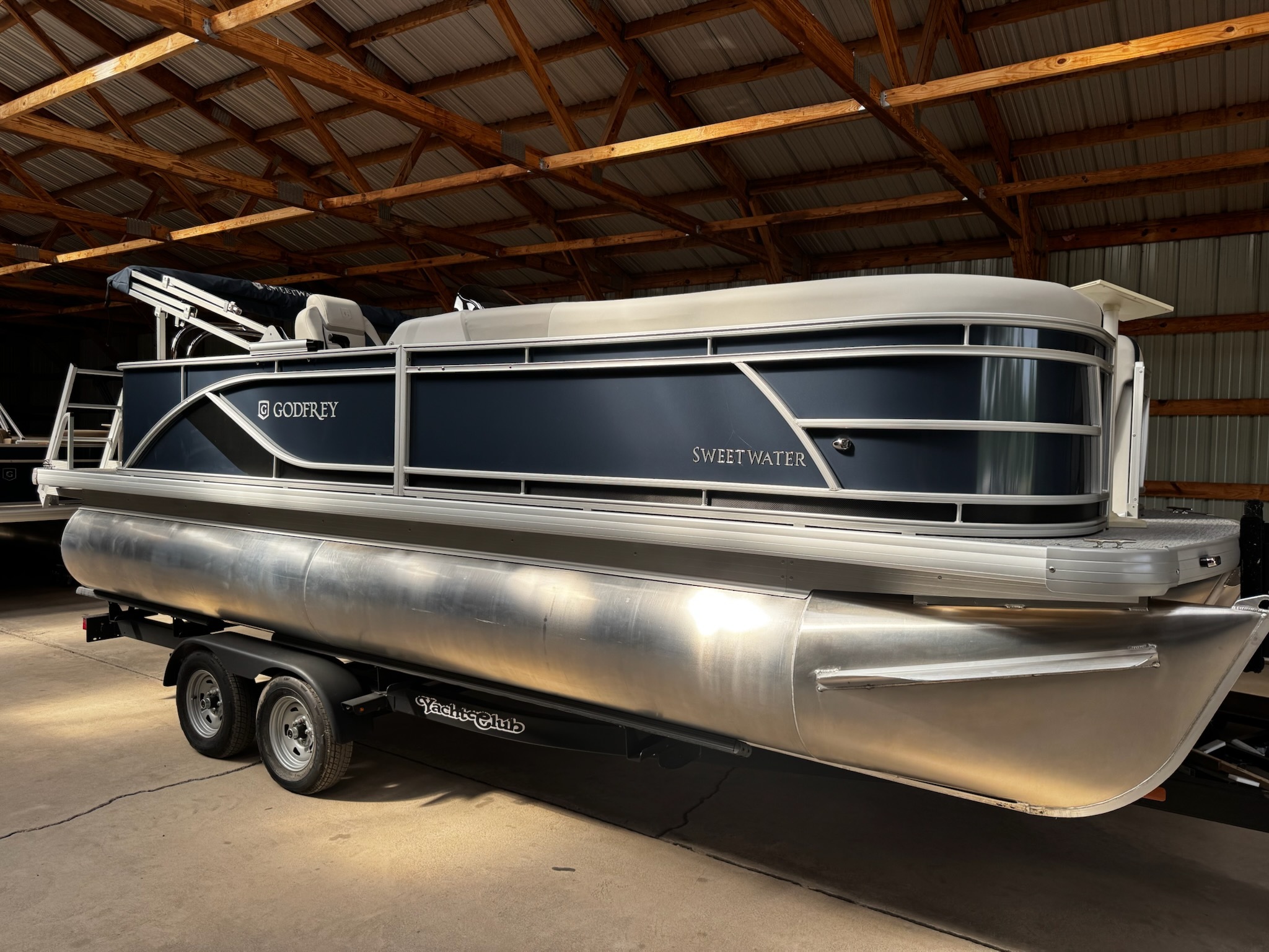 2027 Godfrey Sweetwater 2086 2486 SFL in deerwood MN
