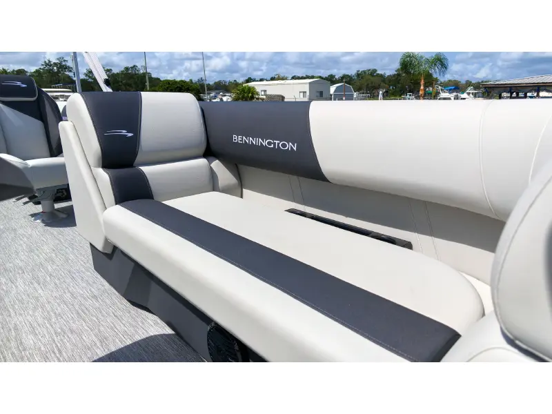 2027 Bennington 20 S1 STERN RADIUS