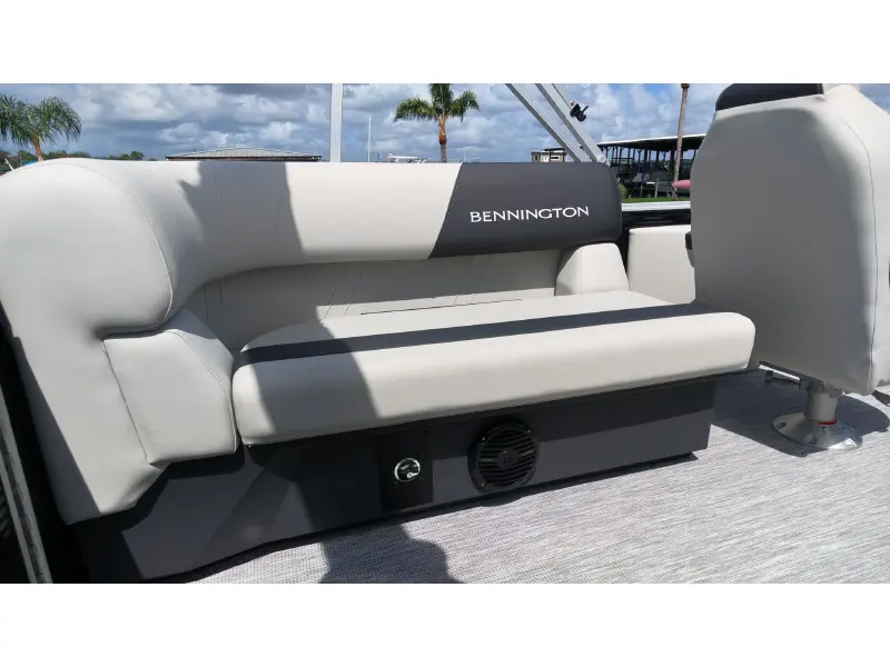 2027 Bennington 20 S1 STERN RADIUS