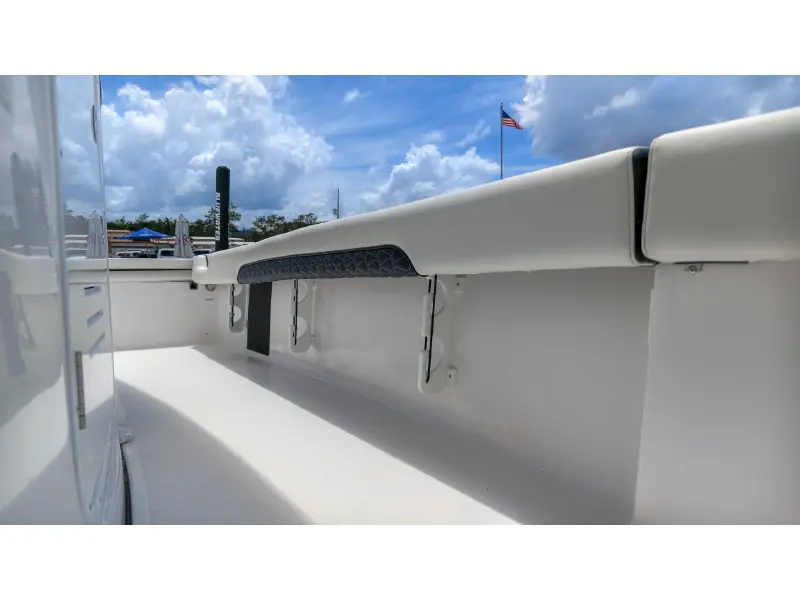 2027 Tidewater 2500 Carolina Bay