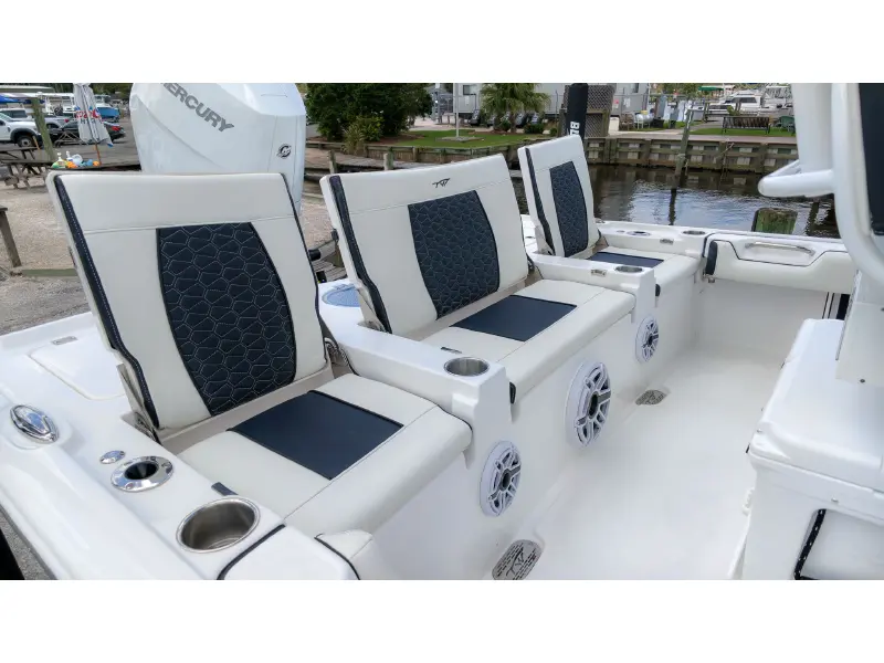 2027 Tidewater 2500 Carolina Bay