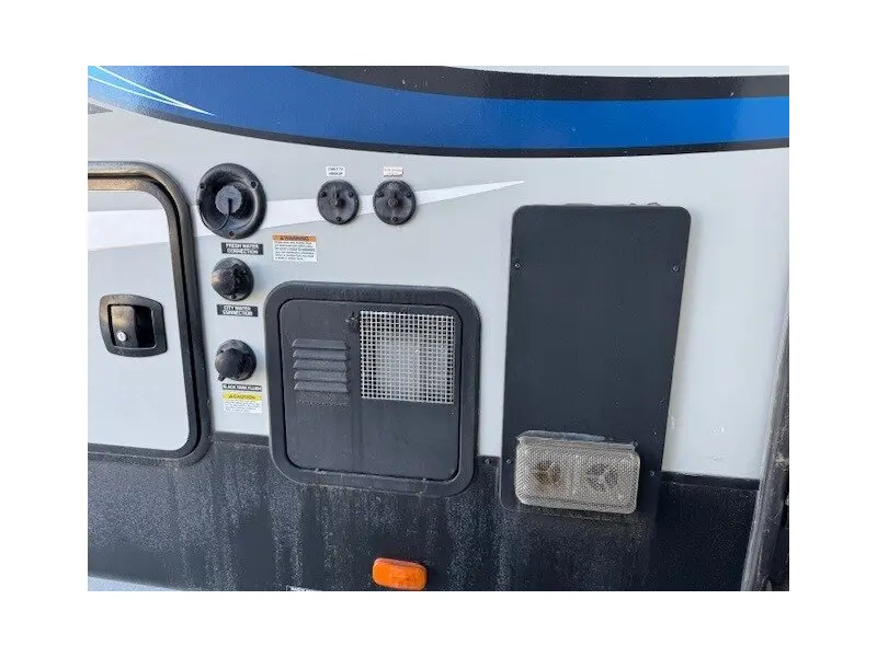 2019 FOREST RIVER CHEROKEE ARCTIC WOLF 285RL4