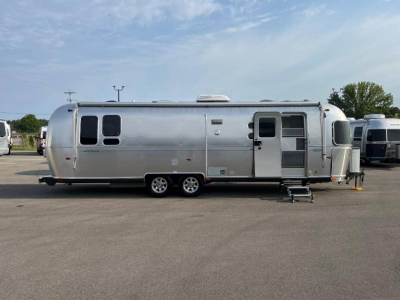 A photo of this 2012 Airstream Flying Cloud 30
