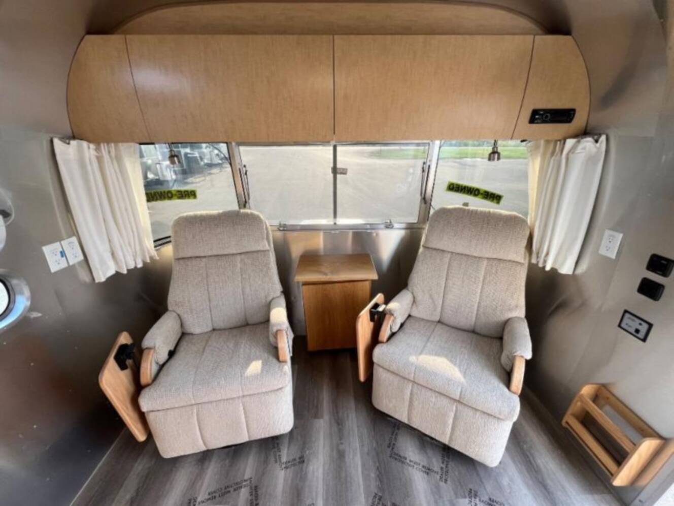 A photo of this 2012 Airstream Flying Cloud 30