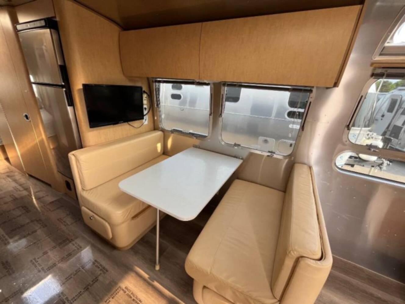 A photo of this 2012 Airstream Flying Cloud 30