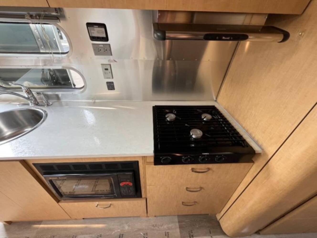 A photo of this 2012 Airstream Flying Cloud 30