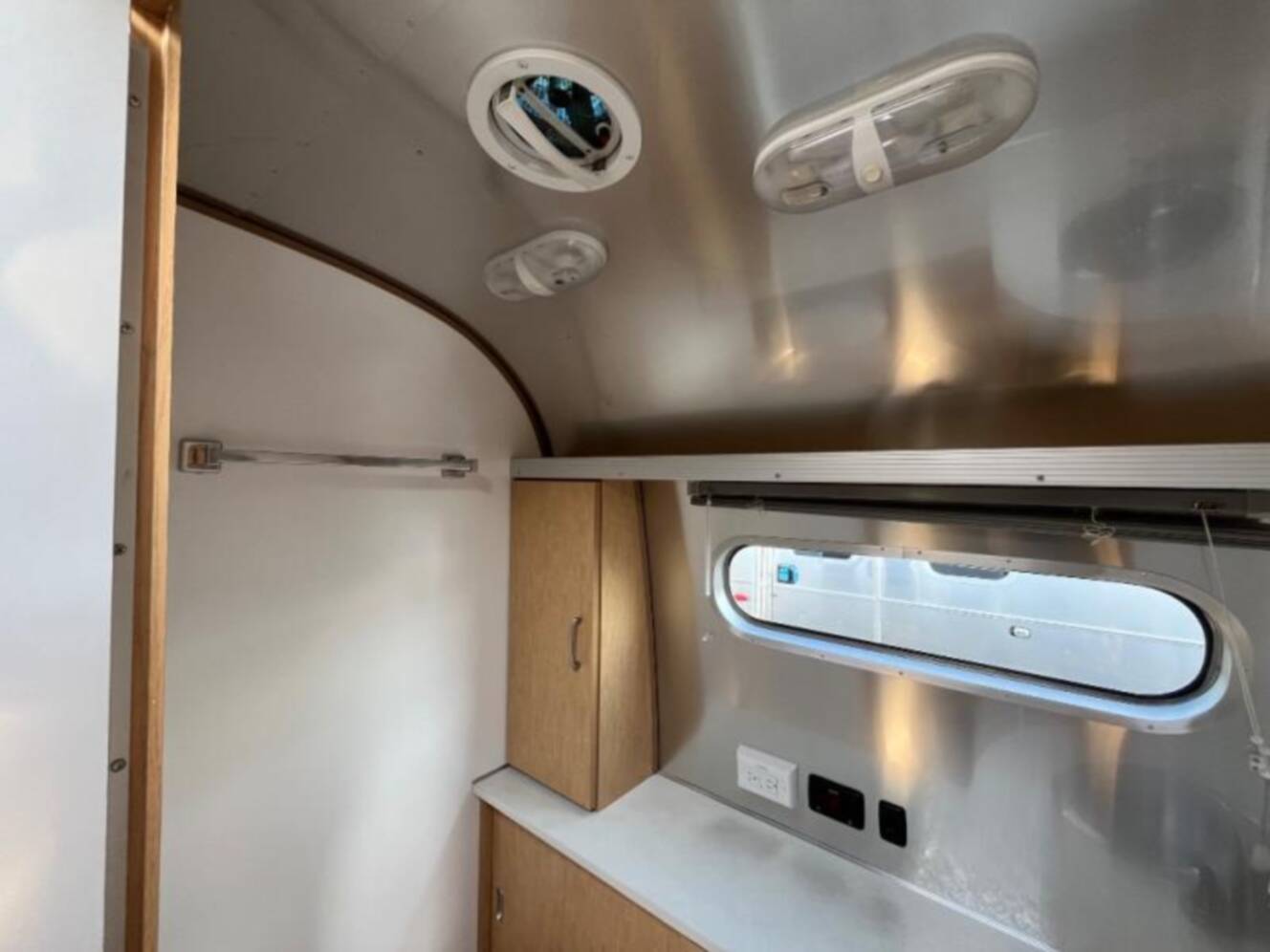 A photo of this 2012 Airstream Flying Cloud 30