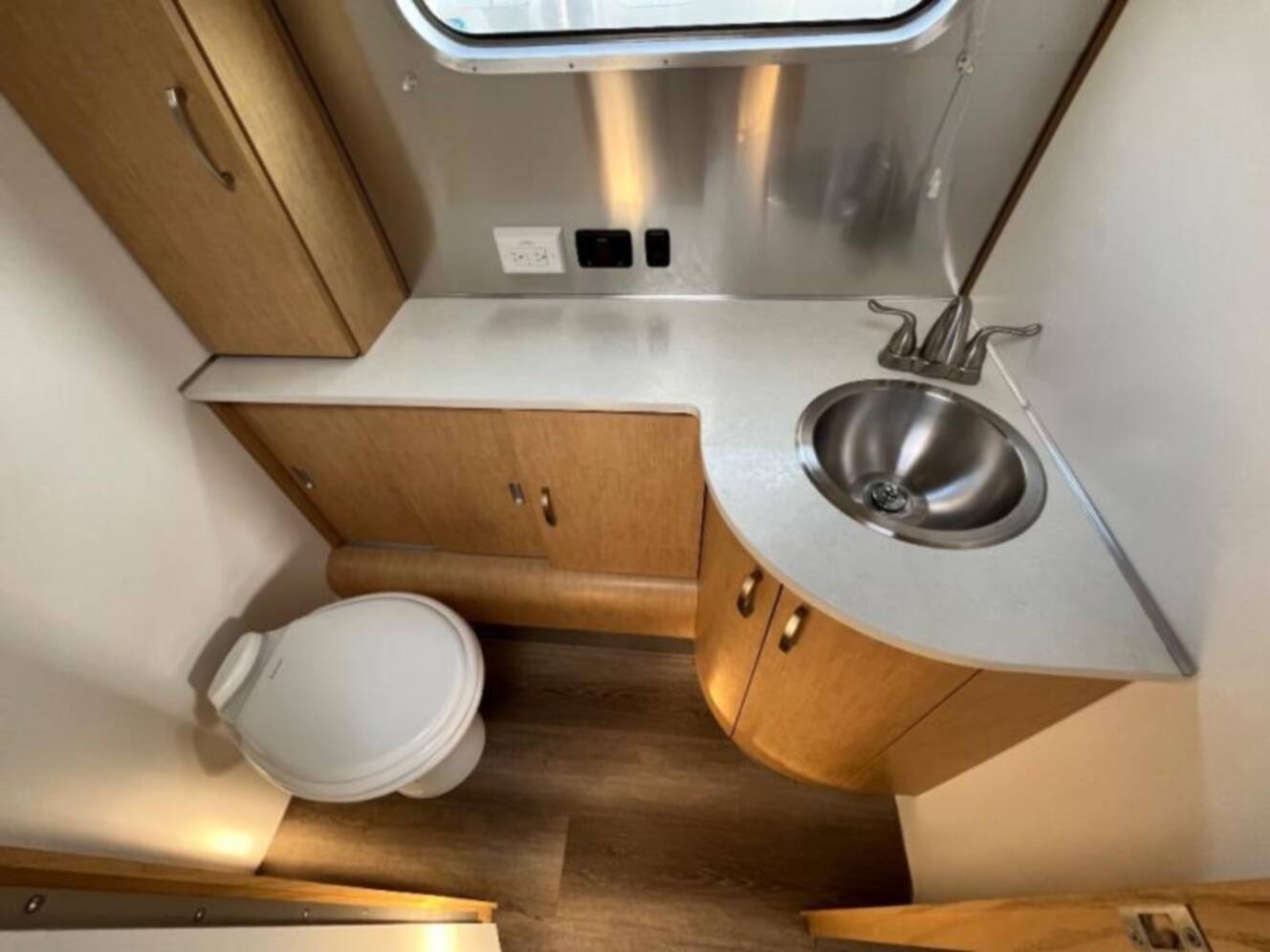 A photo of this 2012 Airstream Flying Cloud 30