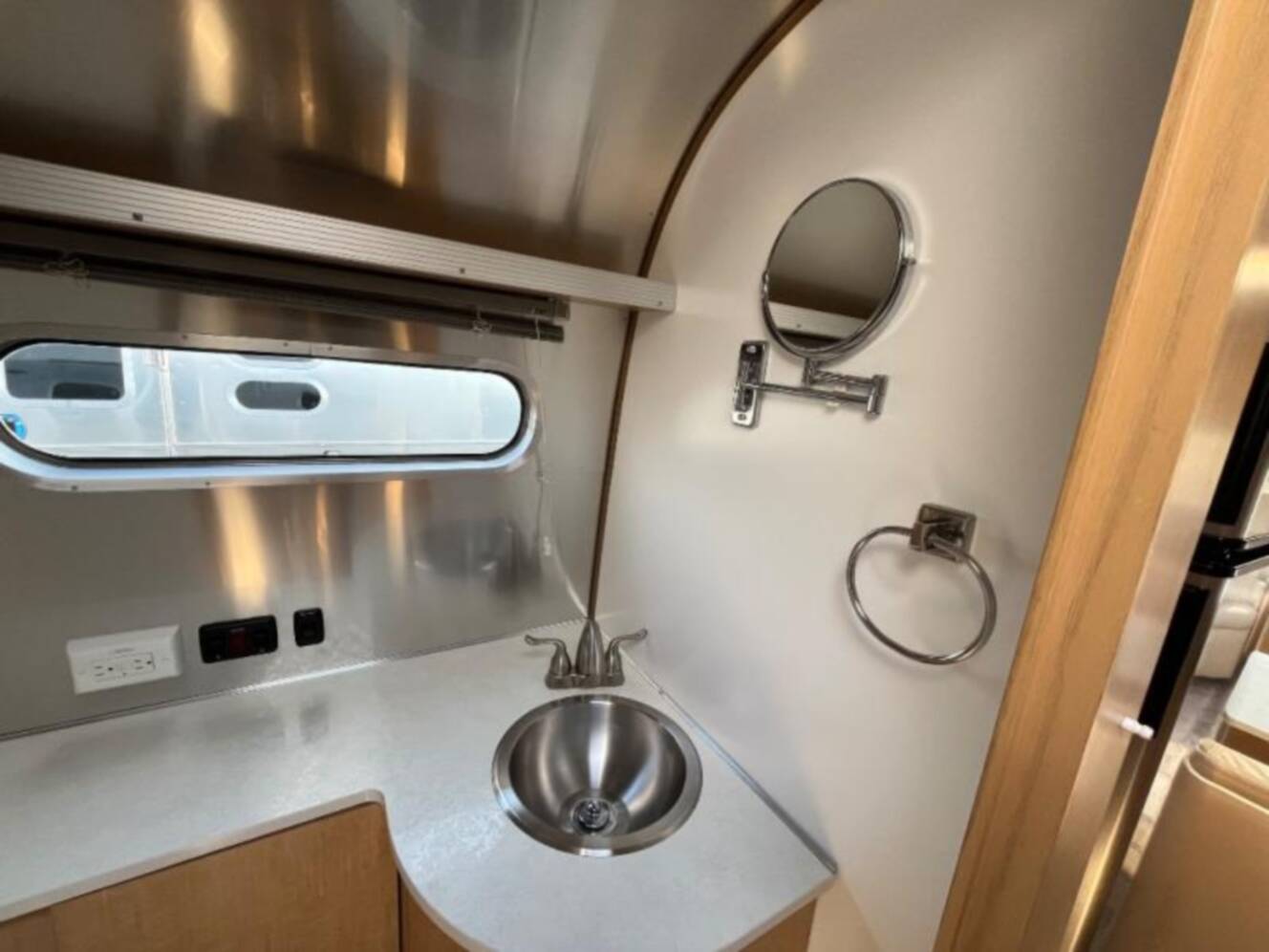 A photo of this 2012 Airstream Flying Cloud 30