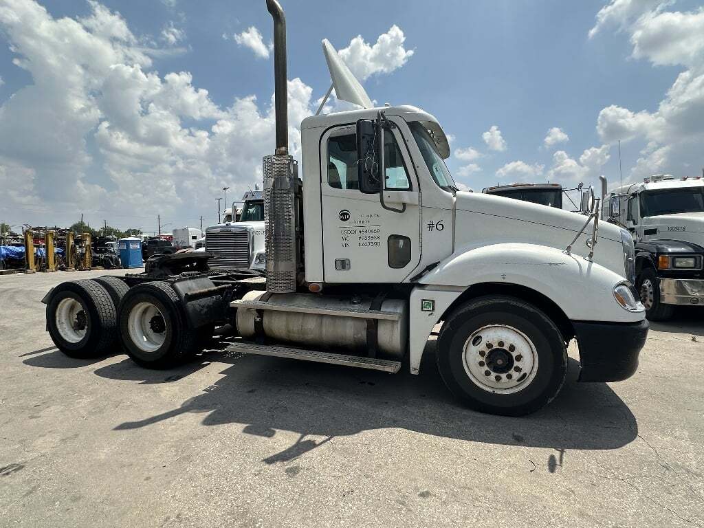 2008 FREIGHTLINER Columbia in Dallas, TX