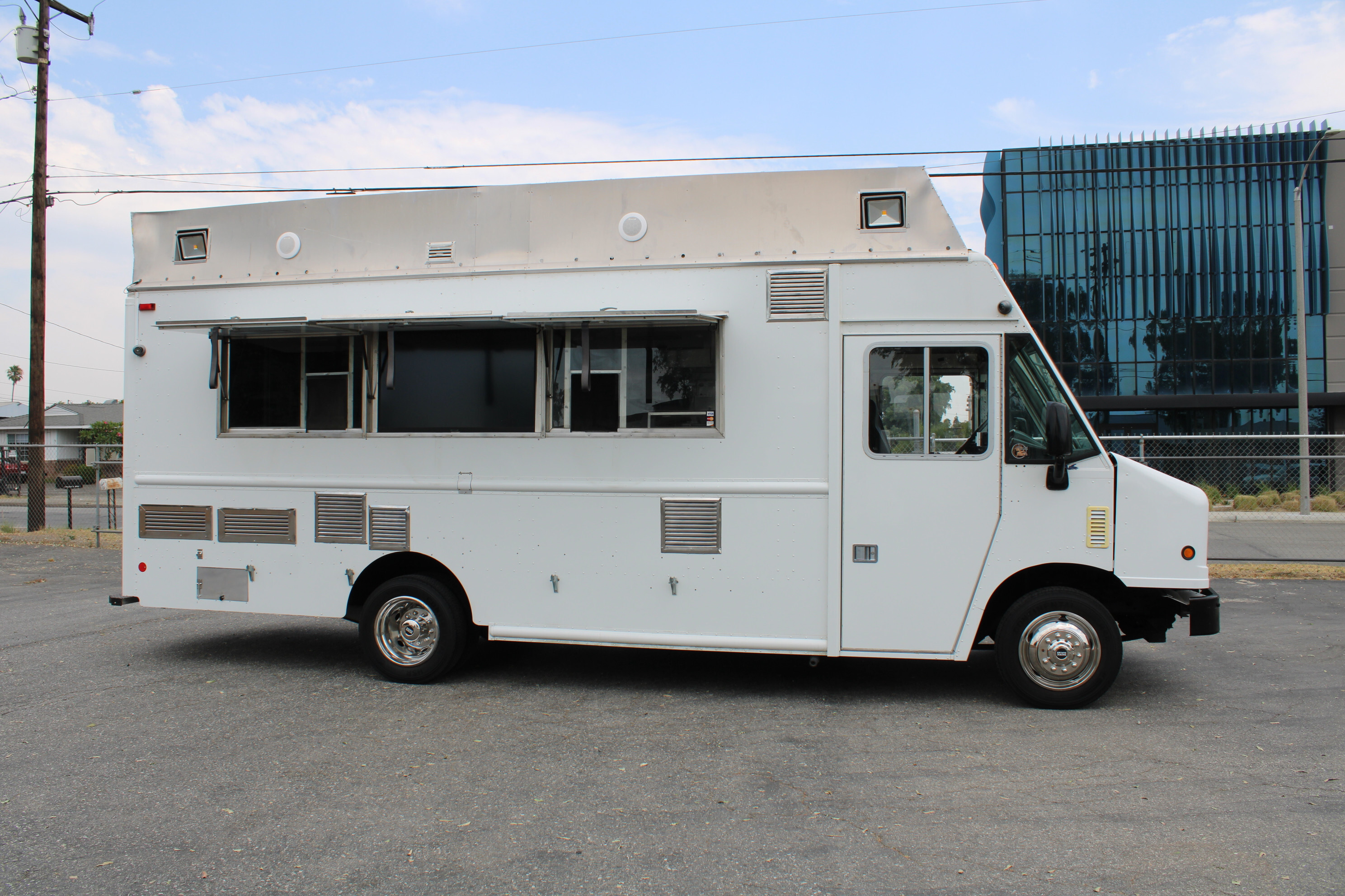 2013 Ford E-550 Utilimaster 18 Ft Catering Step Van Food Truck in Fontana, CA