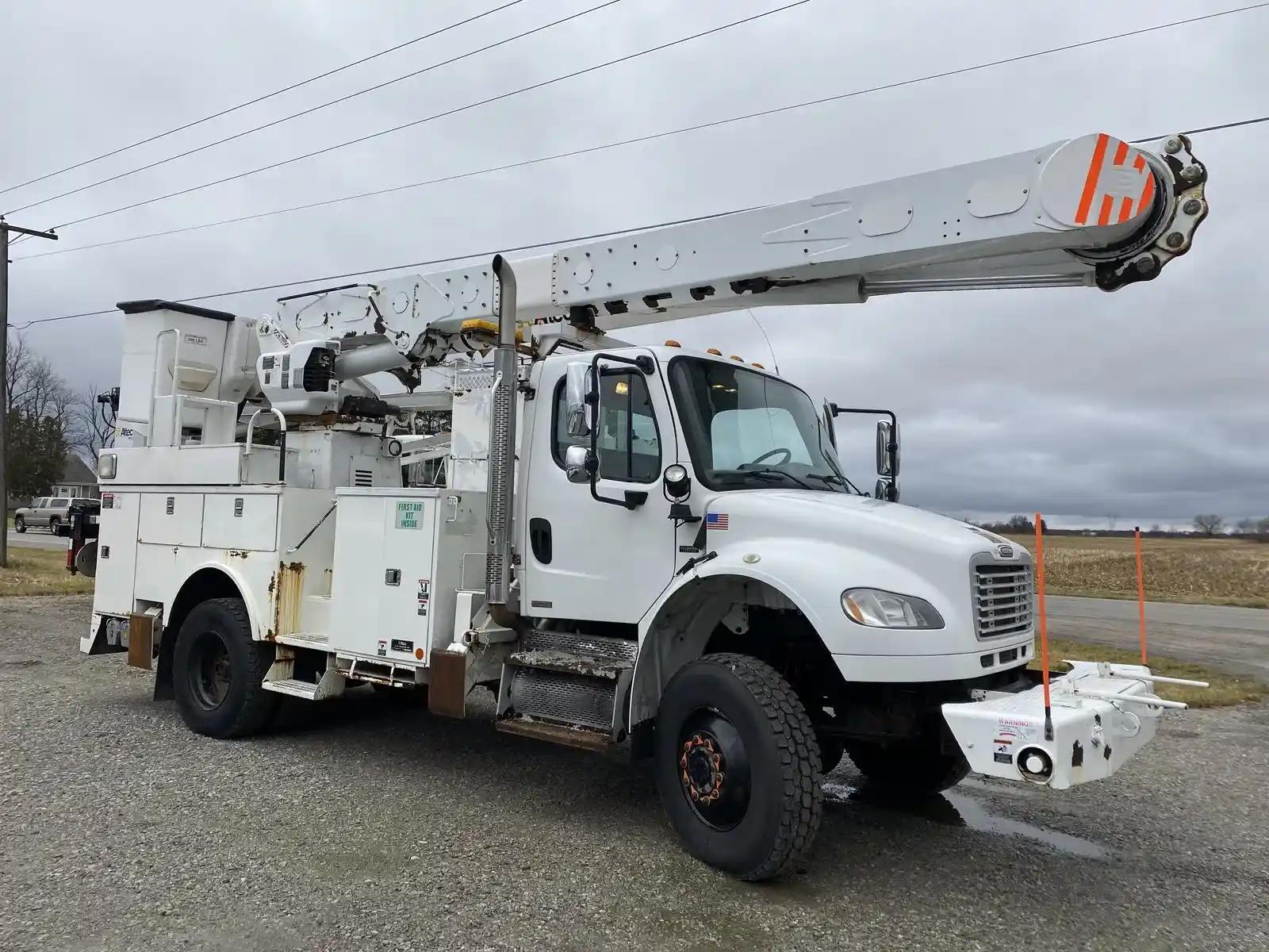 2009 Freightliner Altec AM55 in Craigville, IN