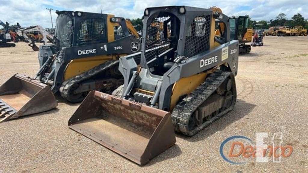 2013 John Deere 323D in Granbury, TX