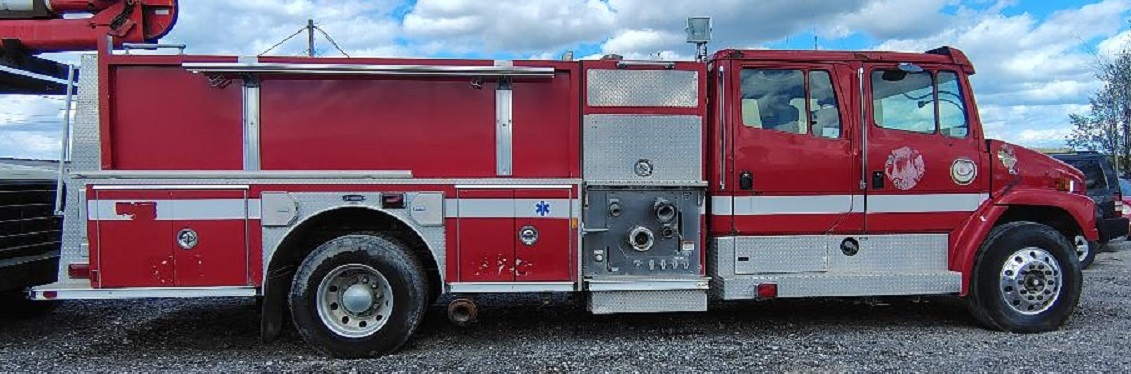 2000 FREIGHTLINER FL80 in Monroe, MI