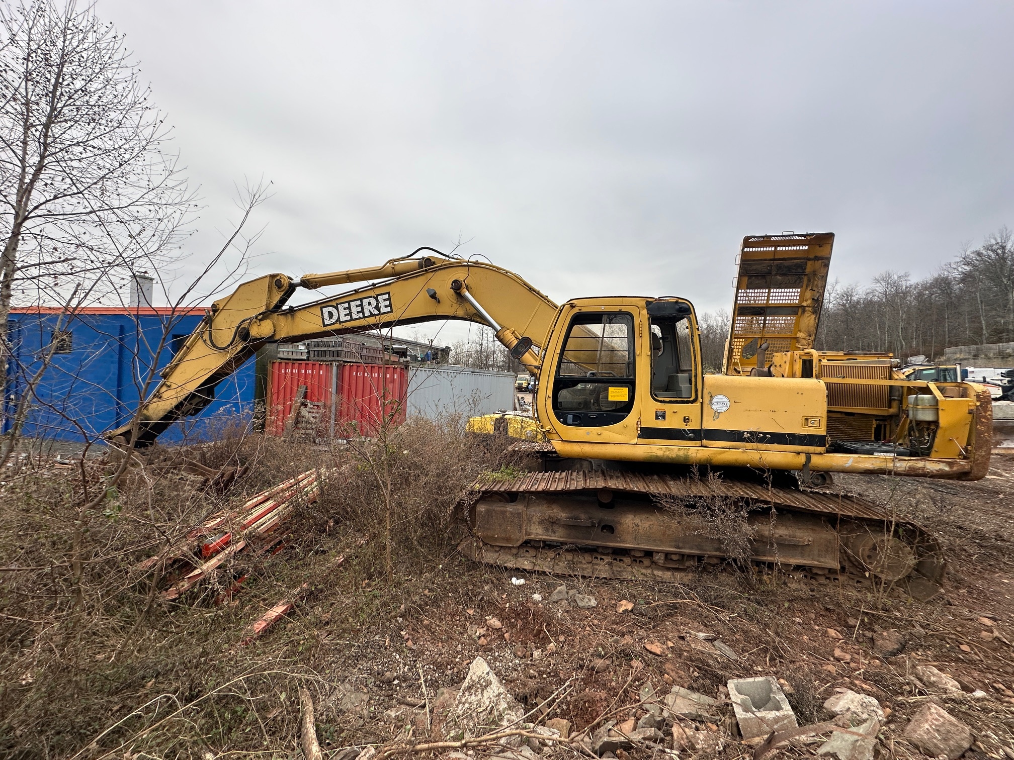 2001 DEERE 330LC in Green Brook, NJ