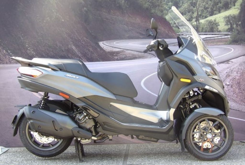 2027 Piaggio MP3 530 Exclusive 530 HPE EXCLUSIVE in Huntington Station, NY