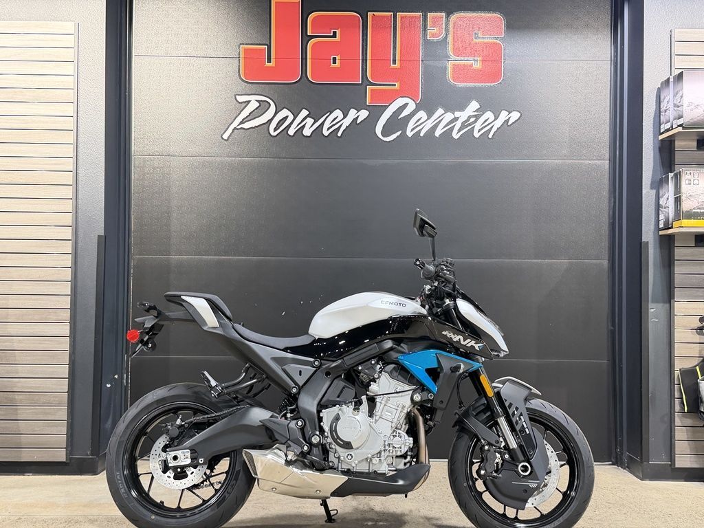 2026 CFMOTO 675NK 675 in Reedsburg, WI