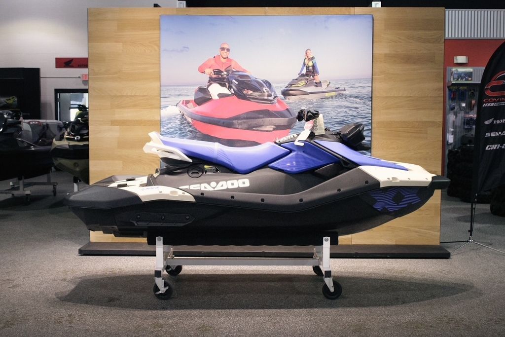 2025 Sea-Doo Spark Trixx for 3 Rotax® 900 ACE - 90 iBR and Au FOR 3 - 90 in Covington, LA