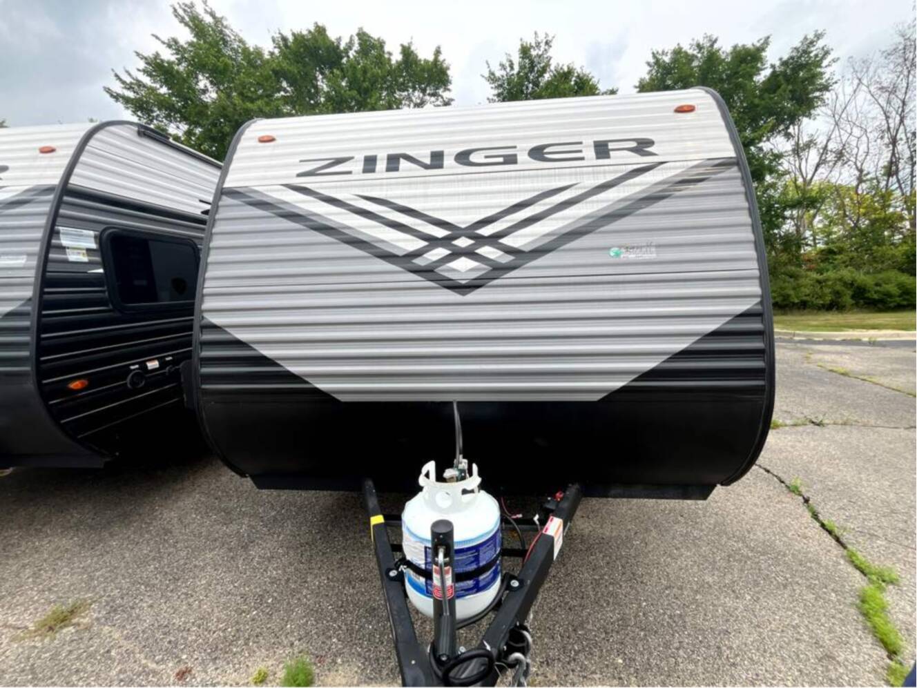 A photo of this 2026 Crossroads Zinger Lite ZR18RB