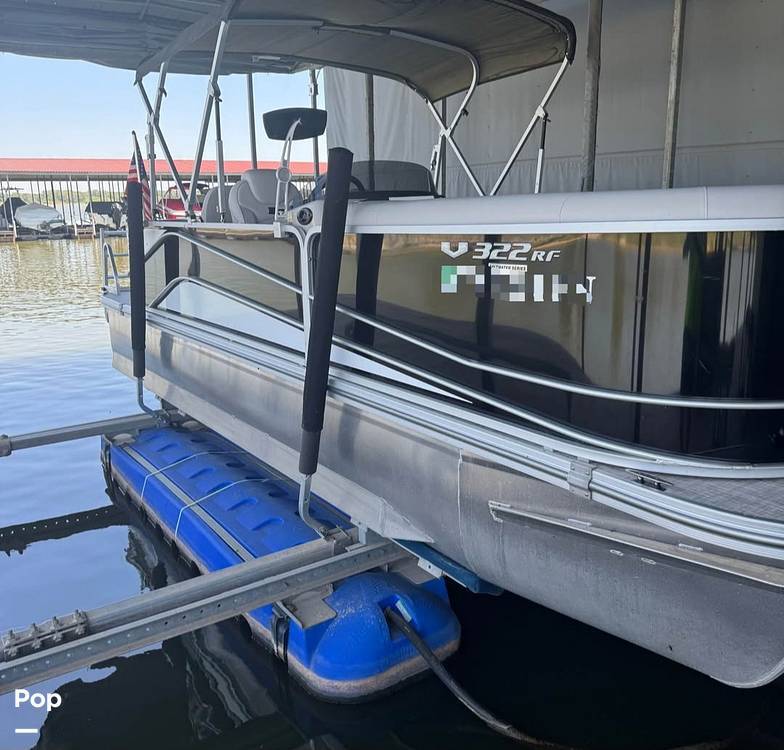 2019 Suncatcher V322RF in gordonville TX