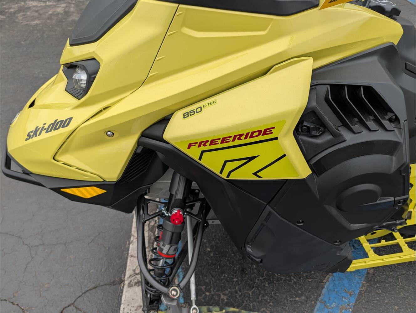 A photo of this 2025 Ski-Doo Freeride 850 E-TEC