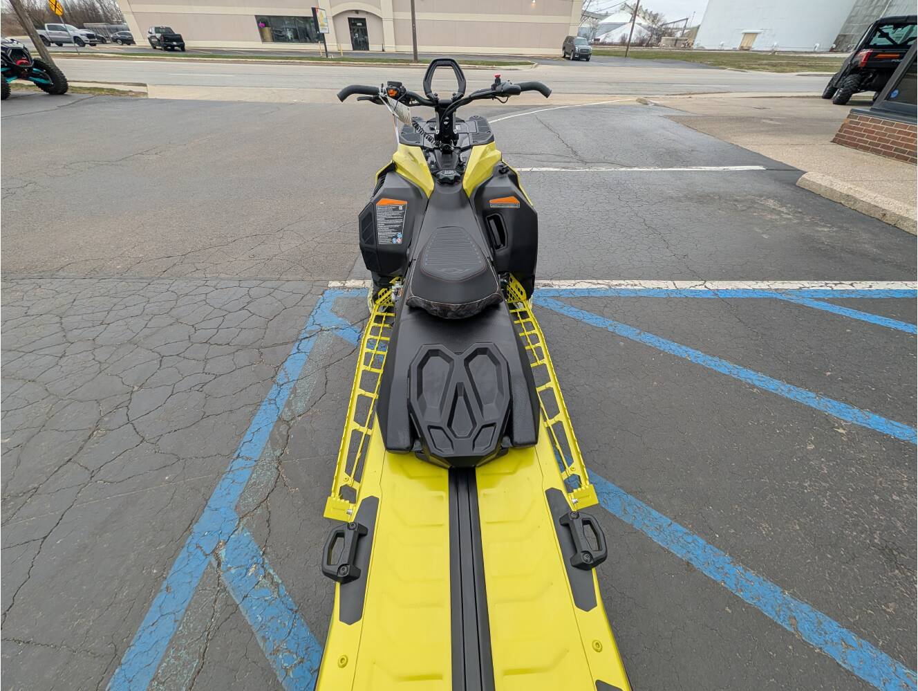A photo of this 2025 Ski-Doo Freeride 850 E-TEC