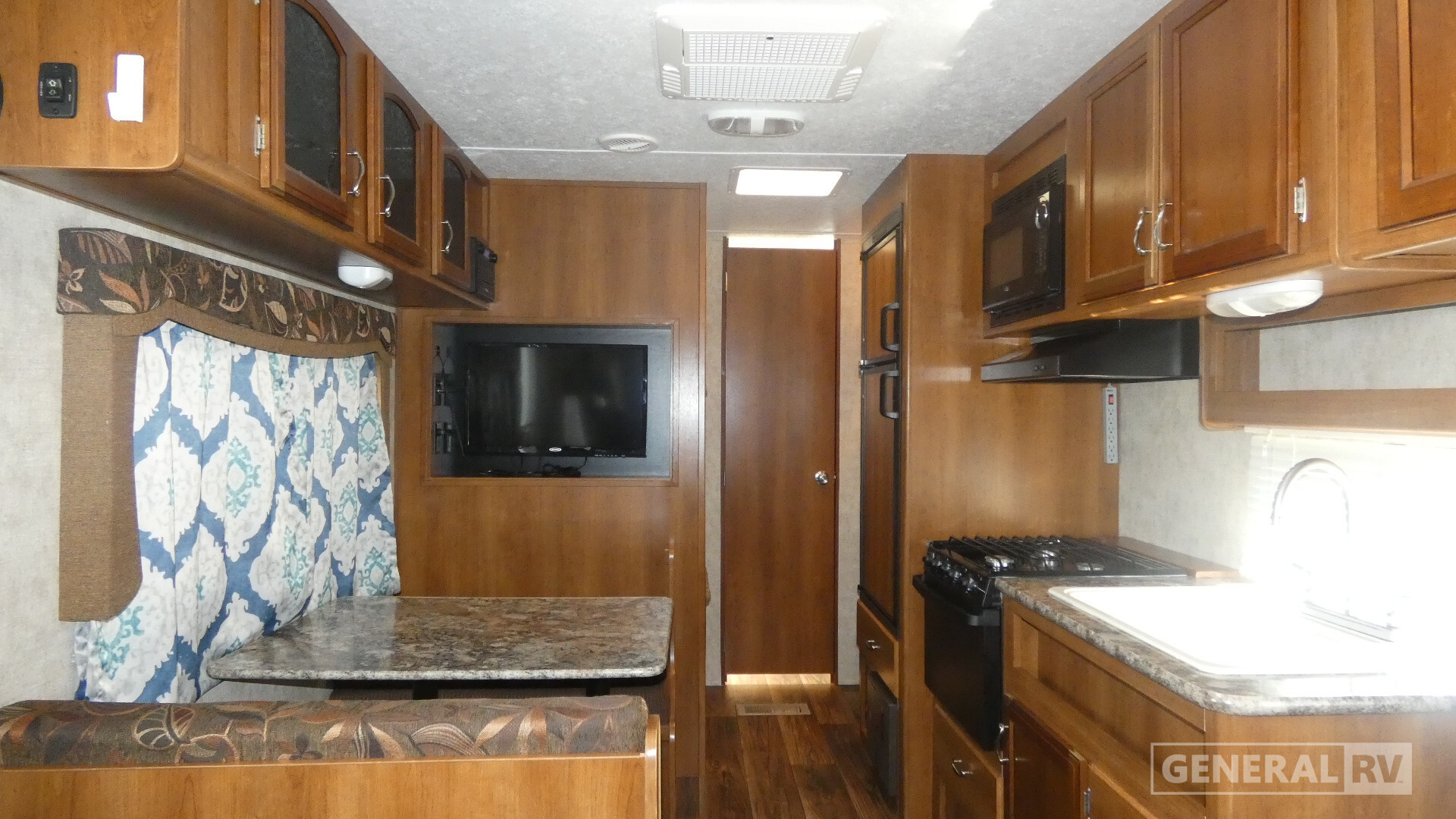 2015 Prime Time Rv AVENGER 26BH in birch run MI
