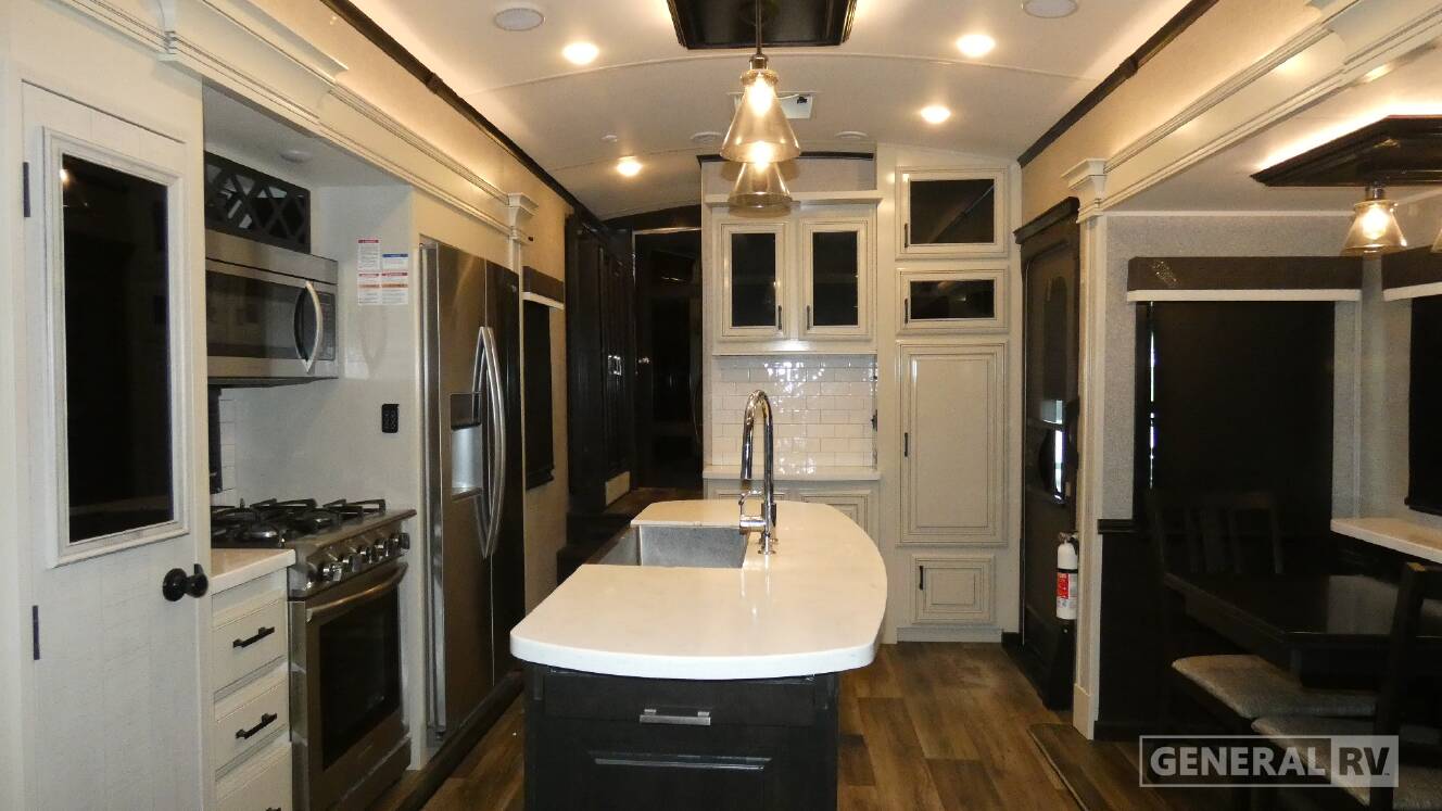 A photo of this 2022 Jayco PINNACLE 36SSWS