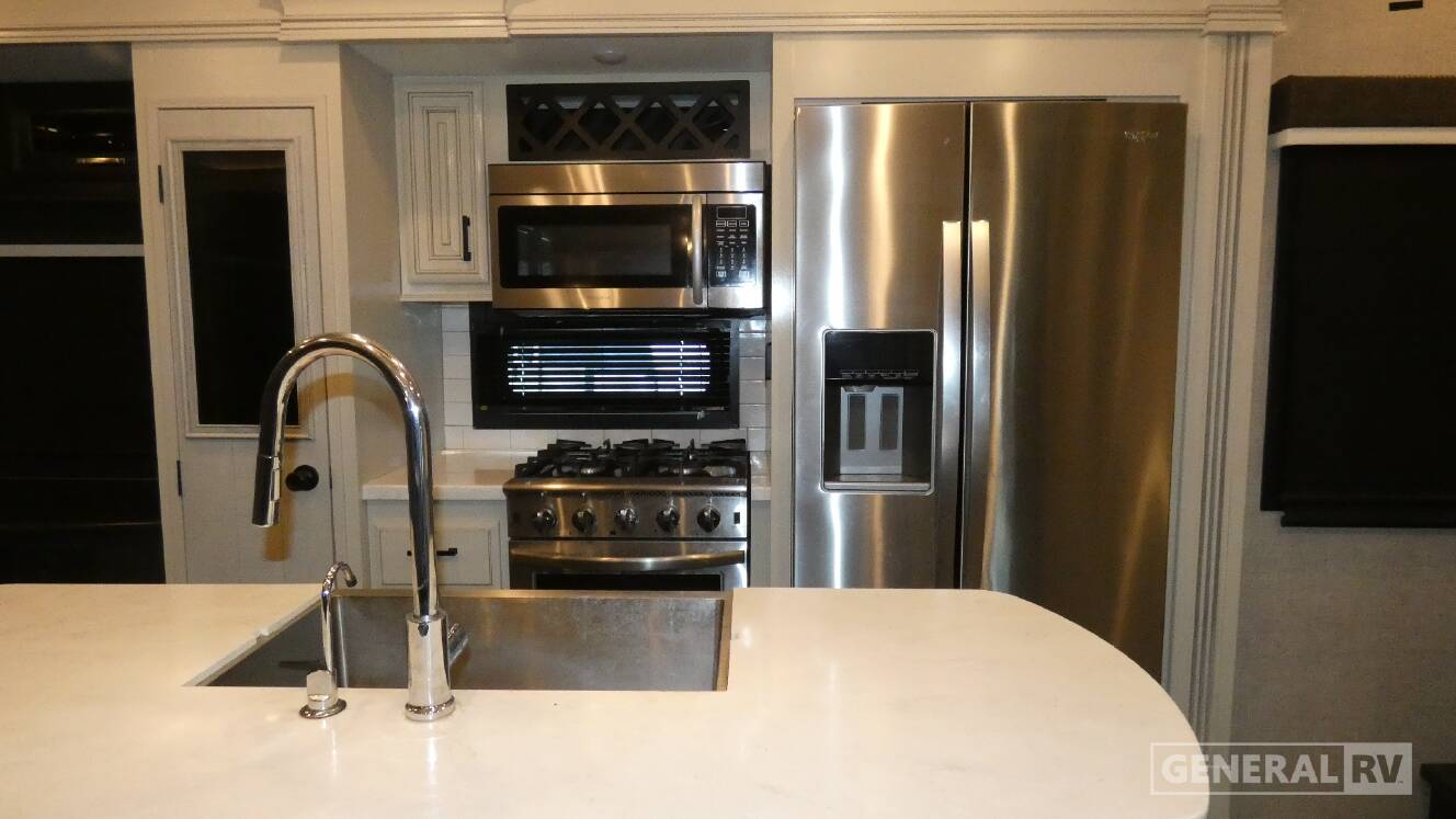 A photo of this 2022 Jayco PINNACLE 36SSWS
