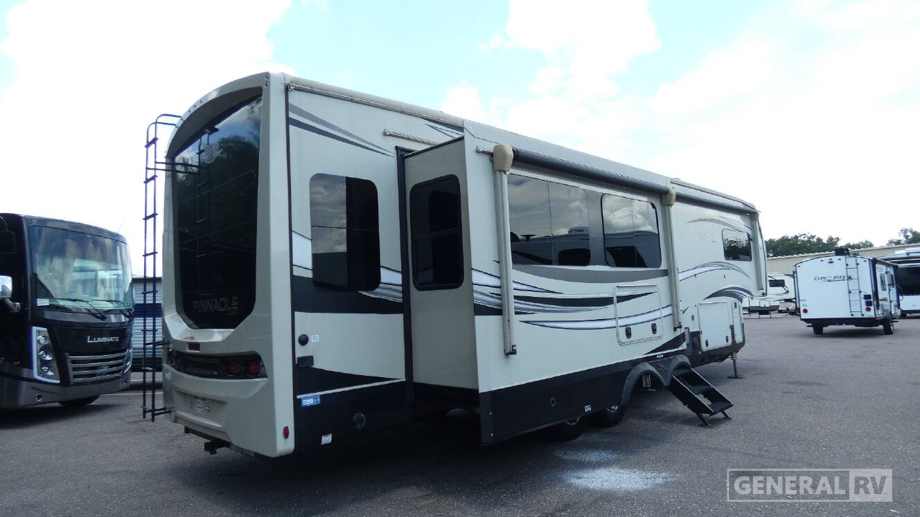 A photo of this 2022 Jayco PINNACLE 36SSWS