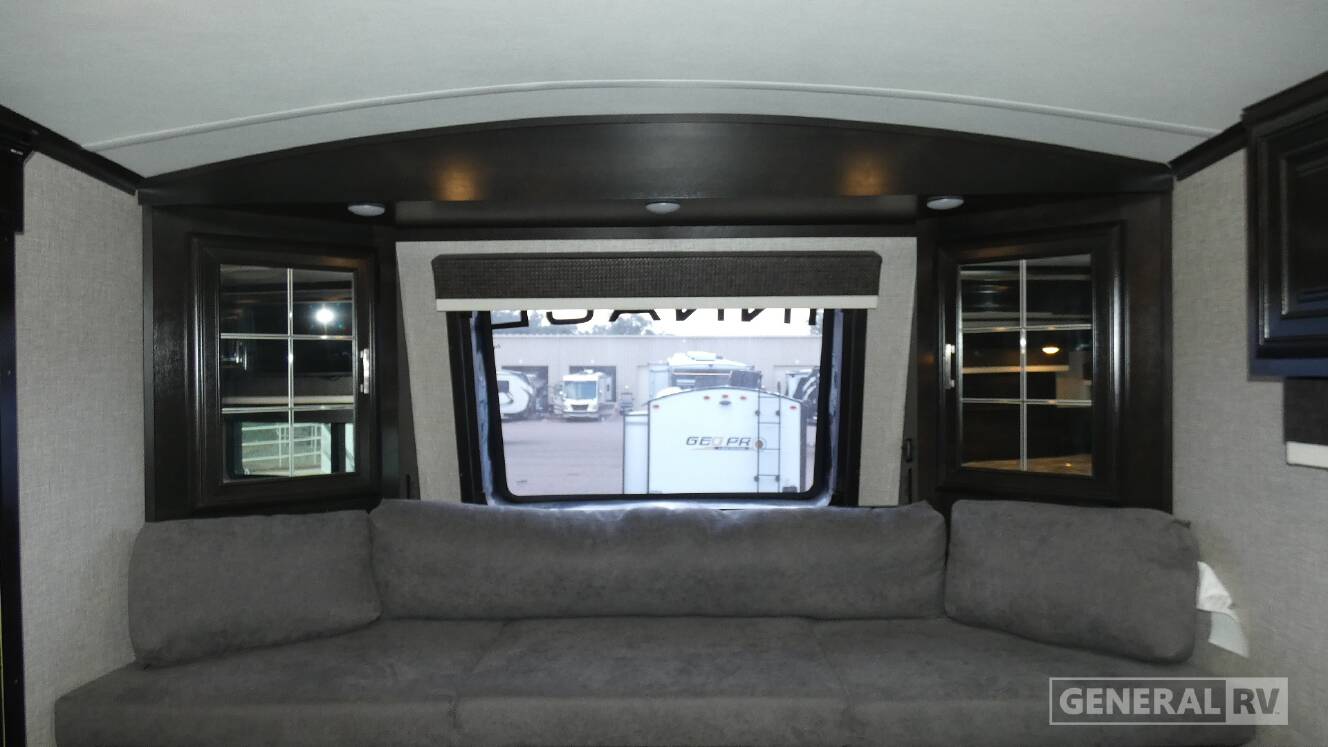 A photo of this 2022 Jayco PINNACLE 36SSWS