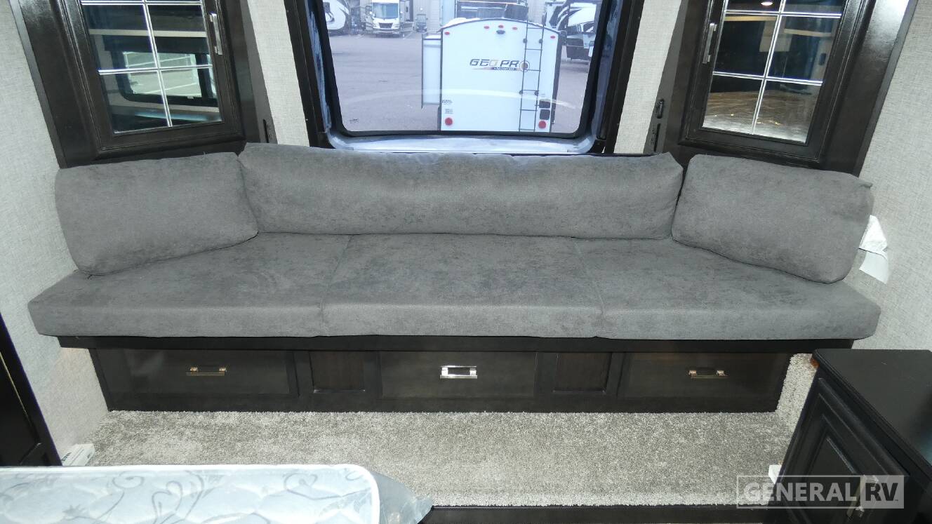 A photo of this 2022 Jayco PINNACLE 36SSWS