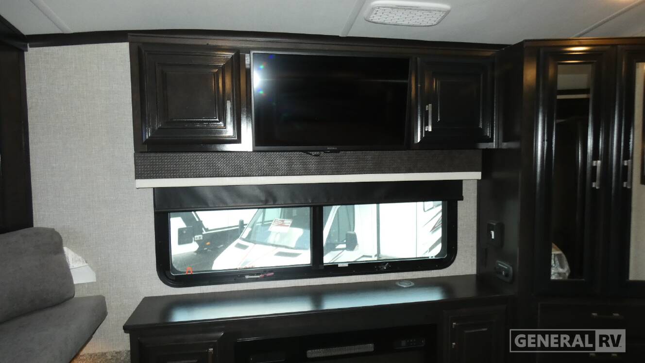 A photo of this 2022 Jayco PINNACLE 36SSWS
