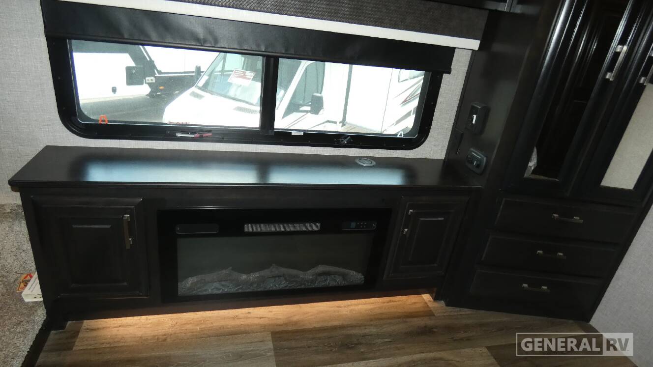 A photo of this 2022 Jayco PINNACLE 36SSWS